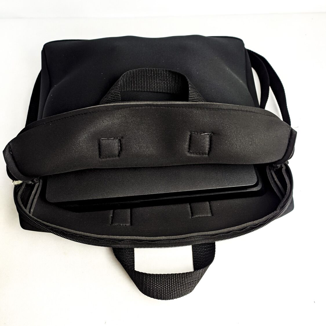 Kit Bolsa de Transporte para Videogame + 2 Capas para Controles – CN – Preto Bolsa para Videogames Case Notebook 8 Kit Bolsa de Transporte para Videogame + 2 Capas para Controles – CN – Preto Bolsa para Videogames Case Notebook 8